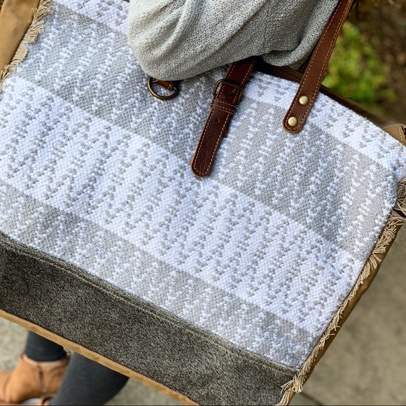 Weave N Nap weekender bag - Picture 2 of 7